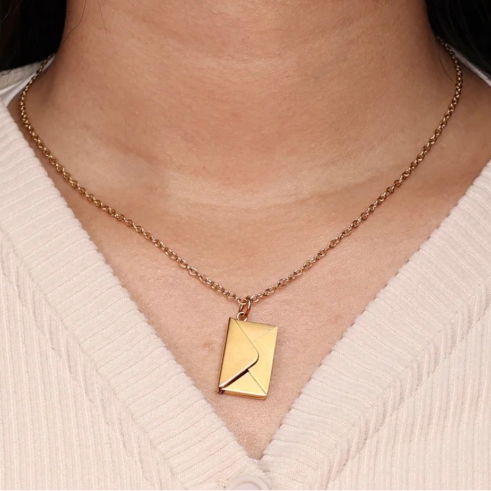 Personalized Envelope Locket Necklace Engrave Secret Love Letter Necklace - Picture 2 of 8